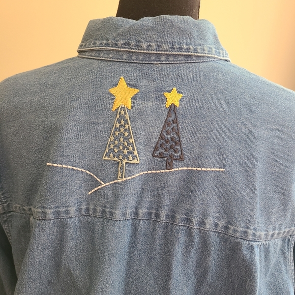 🎄Vintage Christmas Embroidered Button Down Denim Shirt Size Large - Picture 7 of 8